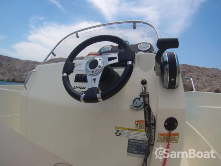 Motorboot mit oder ohne Skipper Quicksilver mieten in Marseille