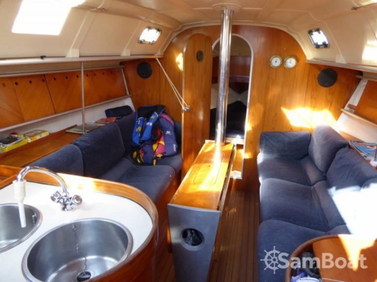 Ein Bénéteau First 35 S5 mieten in La Rochelle