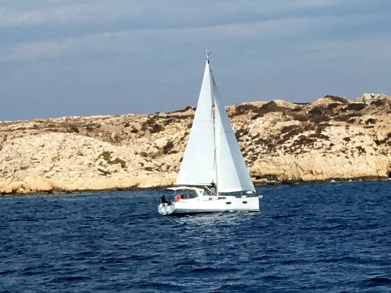Ein Bénéteau Oceanis 38.1 mieten in Sète