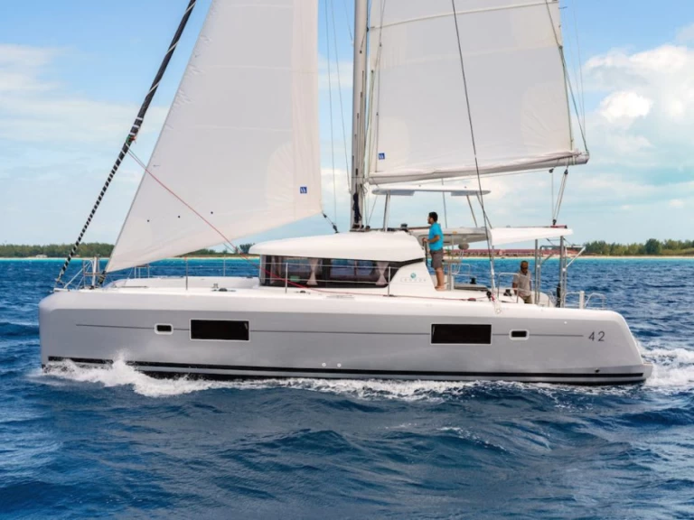 Katamaran mieten in Sant Antoni de Portmany zum besten Preis