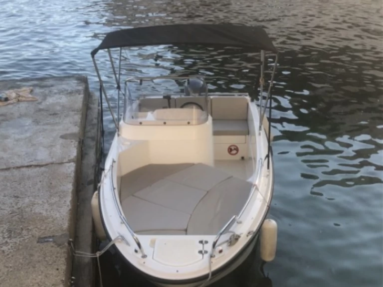 Ein Quicksilver Activ 455 Open mieten in Marseille