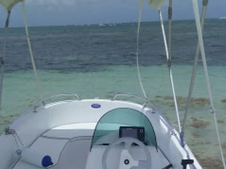 Vermietung Motorboot Rigiflex mit Führerschein