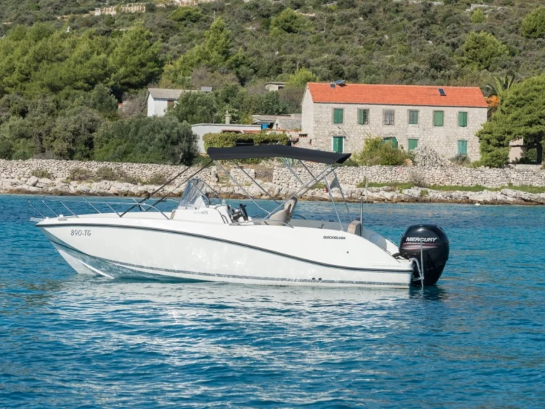 Ein Quicksilver Activ 675 Open mieten in Split