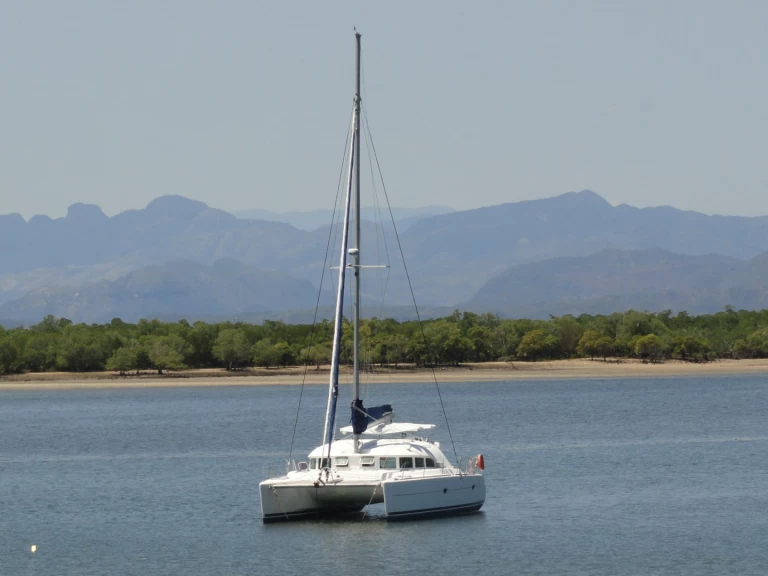 Katamaran mieten in Hell-Ville - Lagoon Lagoon 380