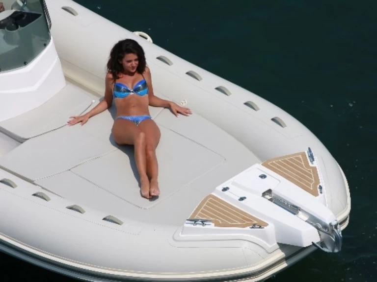 Ein Capelli Tempest 700 mieten in Bandol