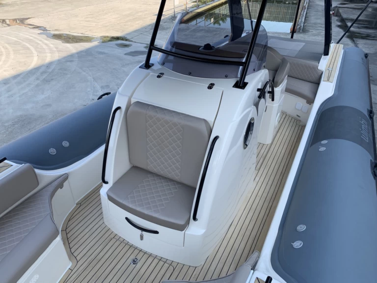 Schlauchboot mit oder ohne Skipper Black by 3BBB mieten in Port Grimaud