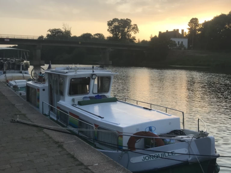 YachtCharter in La Vicomté-sur-Rance - Locaboat Penichette 930 auf SamBoat