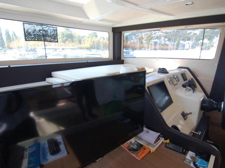 Ein Cranchi Cranchi 43 Fly mieten in Saint-Mandrier-sur-Mer