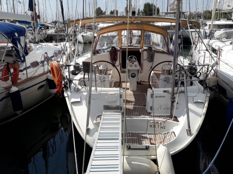 Ein Jeanneau Sun Odyssey 52.2 mieten in Alimos Marina