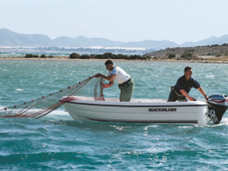 YachtCharter in Marseille - Quicksilver Quicksilver 410 Fish auf SamBoat