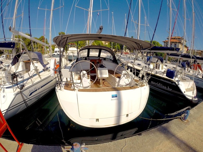 YachtCharter in Marina Tankerkomerc - Bavaria Cruiser 37 auf SamBoat