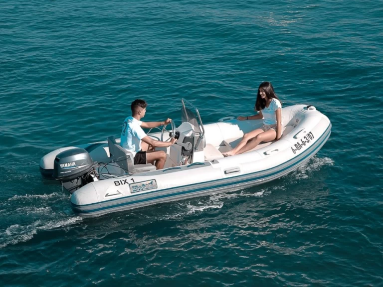 Schlauchboot mieten in Roses - Bwa Four Four