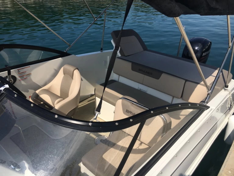 YachtCharter in Marseille - Bayliner VR5 Cuddy auf SamBoat