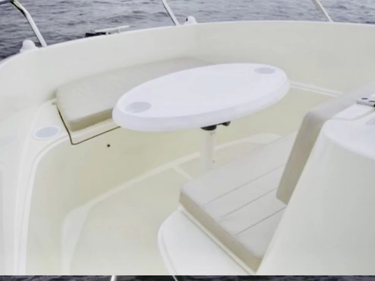 Motorboot mit oder ohne Skipper Quicksilver mieten in Marseille