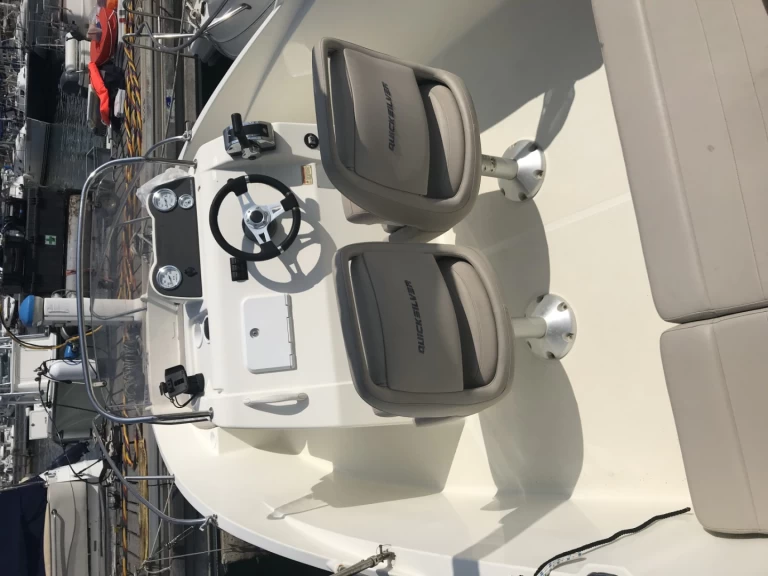 Motorboot mieten in Fréjus zum besten Preis