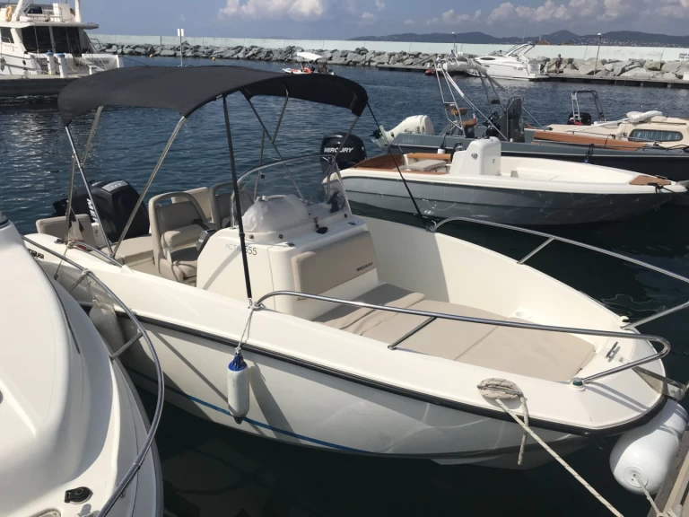 Ein Quicksilver Activ 555 Open mieten in Fréjus