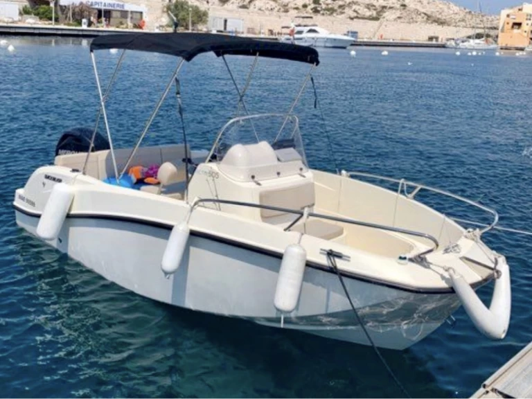 Ein Quicksilver Activ 505 Open mieten in Marseille