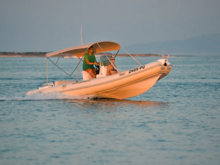 Schlauchboot mieten in Premantura - Tiger 550 Proline