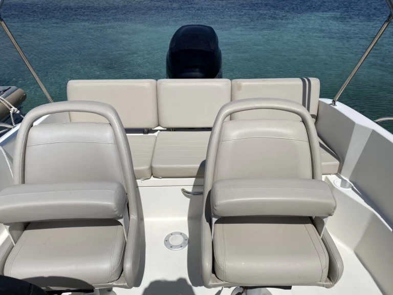 Motorboot mieten in Port Camille Rayon zum besten Preis