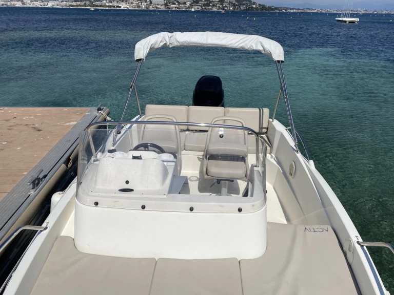 YachtCharter in Port Camille Rayon - Quicksilver Activ 605 Sundeck auf SamBoat