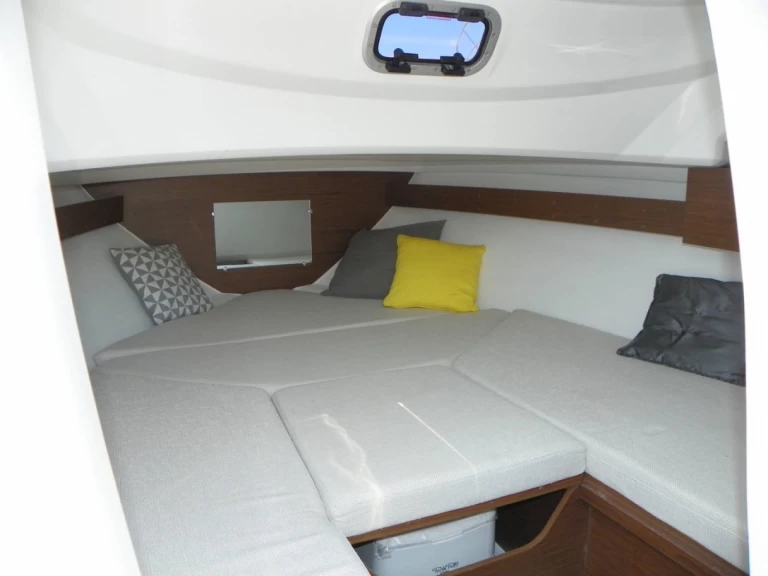 YachtCharter in Mandelieu-la-Napoule - Jeanneau Cap Camarat 6.5 CC Style auf SamBoat