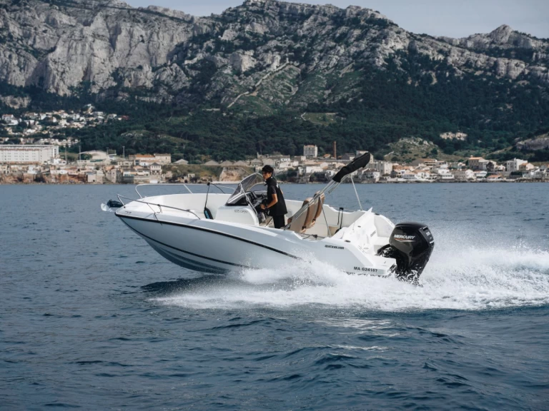 Ein Quicksilver Activ 605 Open mieten in Marseille