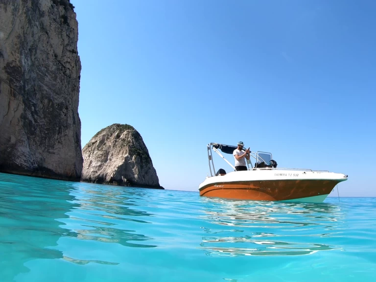 Vermietung Motorboot Nireus mit Führerschein