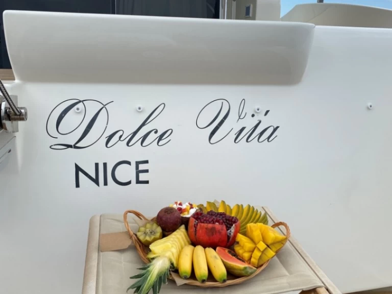 Motorboot mit oder ohne Skipper Azimut mieten in Mandelieu-la-Napoule