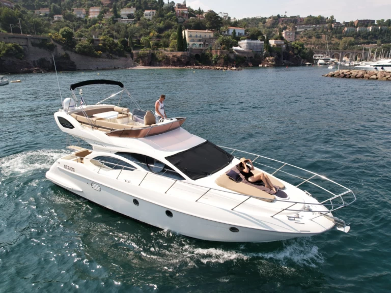 Ein Azimut Azimut 43 Fly mieten in Mandelieu-la-Napoule