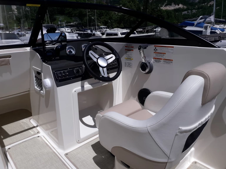 Motorboot mieten in Chindrieux zum besten Preis