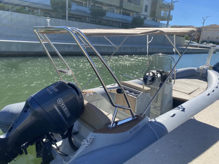 Ein Capelli Tempest 650 mieten in Fréjus