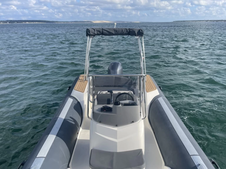 Boot mieten Grand Piquey günstig Capelli 700 Sun