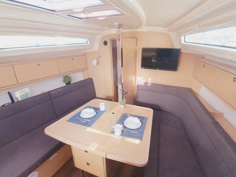 YachtCharter in Pula - Bavaria Cruiser 34 auf SamBoat