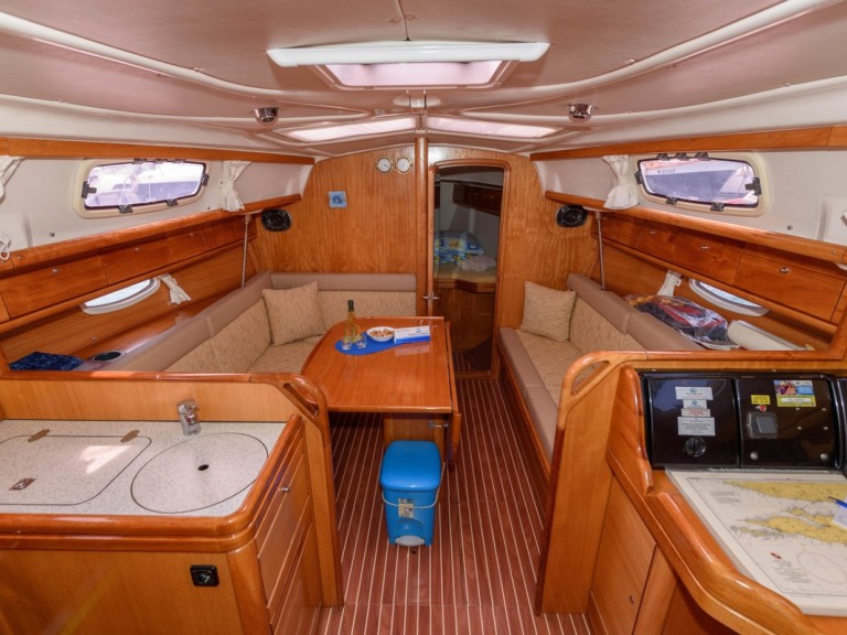 Ein Bavaria Bavaria 33 Cruiser mieten in Trogir