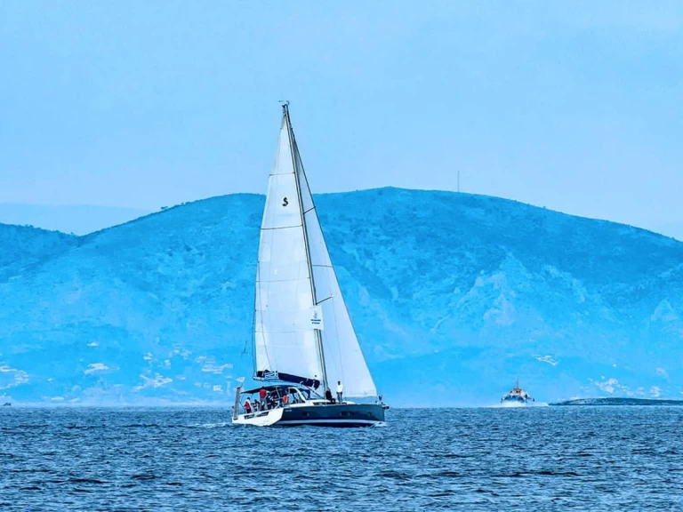 YachtCharter in Lavrion - Bénéteau Oceanis 55 auf SamBoat