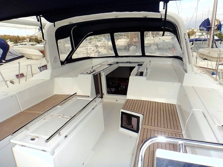 Ein Bénéteau Oceanis 55 mieten in Lavrion
