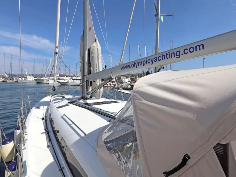 YachtCharter in Lavrion - Jeanneau Sun Odyssey 490 auf SamBoat