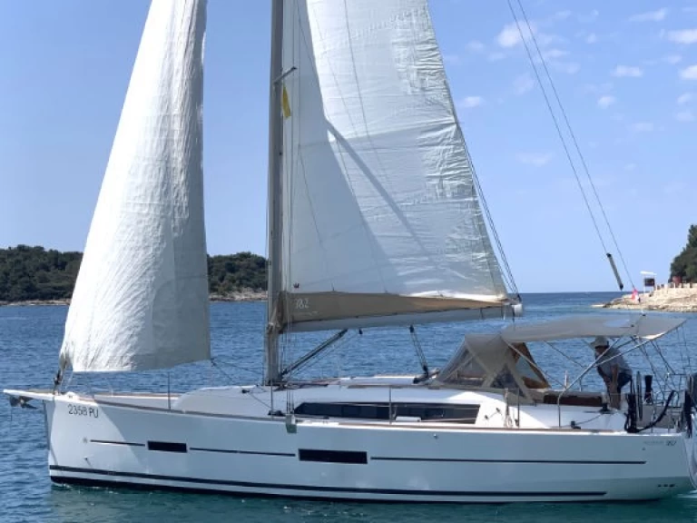 Boot mieten Pula günstig Dufour 382 Grand Large