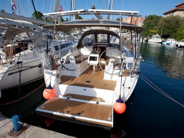 Ein Bavaria Cruiser 37 mieten in Zadar