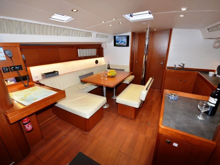 Bénéteau Oceanis 48 mieten Lavrion