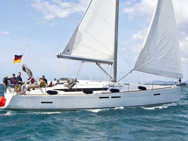 Ein Jeanneau Sun Odyssey 439 mieten in Pula