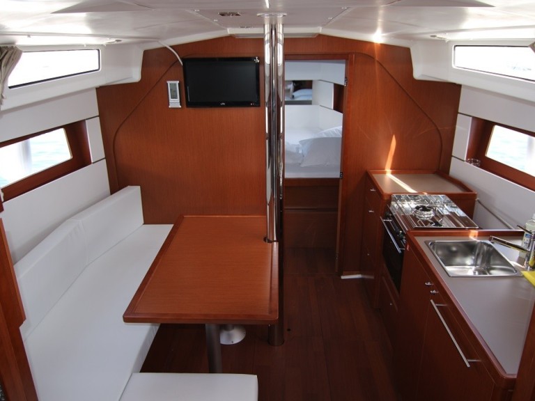 Bénéteau Oceanis 38 mieten Sukošan