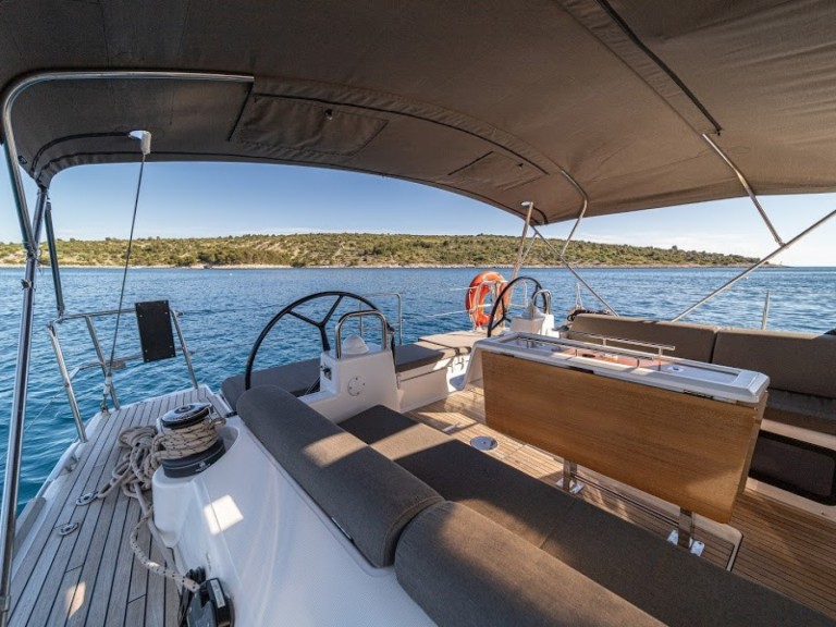 Ein Dufour Dufour 520 Grand Large mieten in Primošten