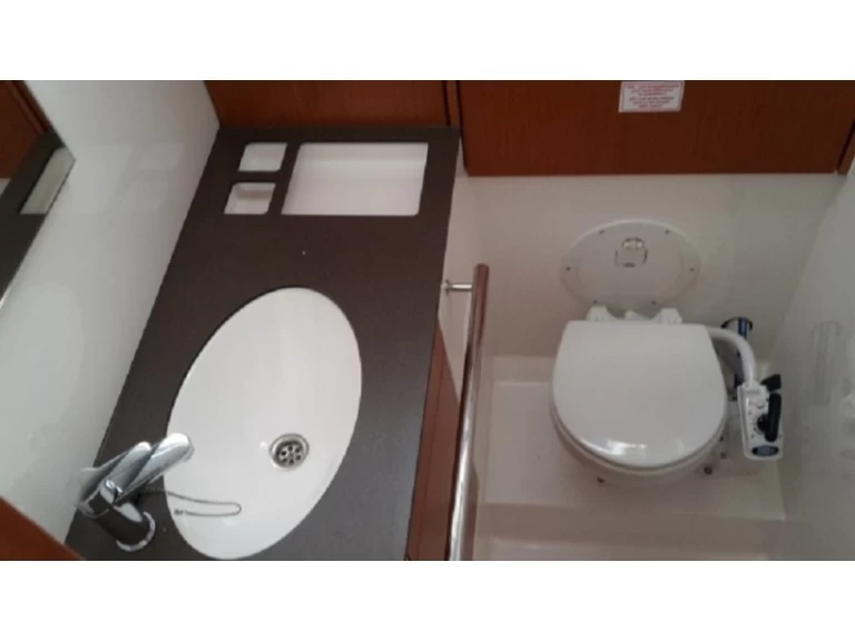 Ein Bavaria Cruiser 46 mieten in Álimos