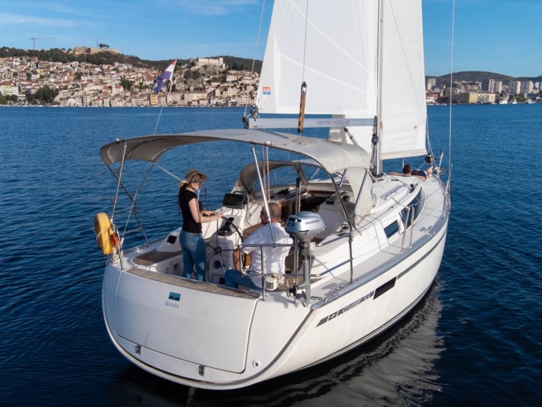 YachtCharter in Šibenik - Bavaria Cruiser 33 auf SamBoat