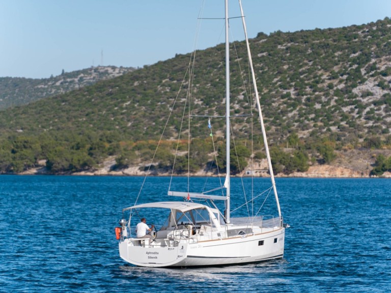 YachtCharter in Šibenik - Bénéteau Oceanis 38 auf SamBoat