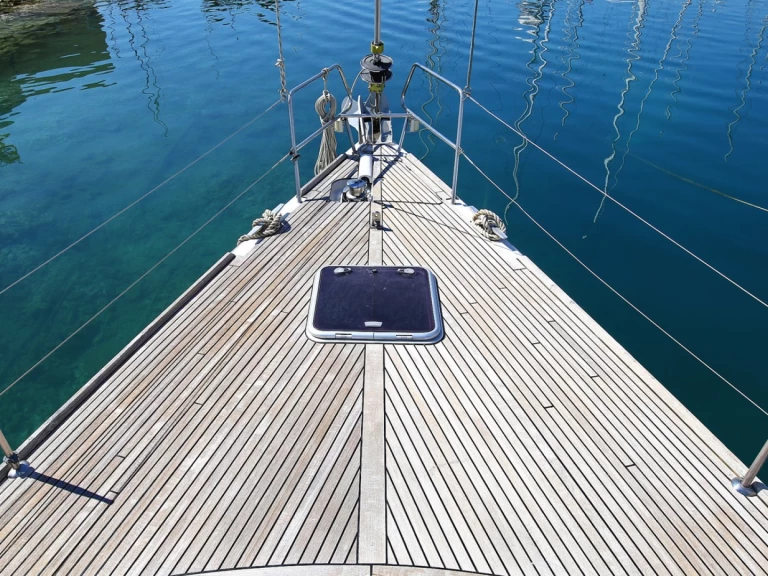 Ein Bénéteau Oceanis 50 Family mieten in Pula