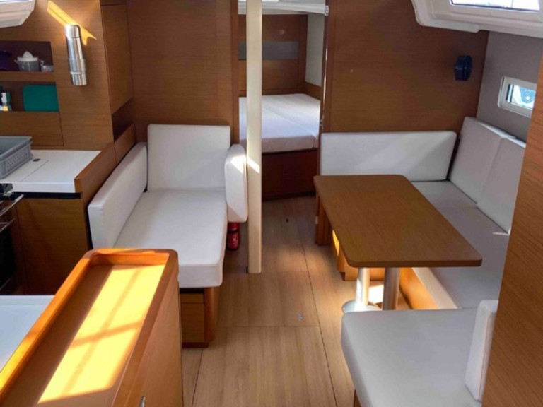 Ein Jeanneau Sun Odyssey 410 mieten in Castellammare di Stabia