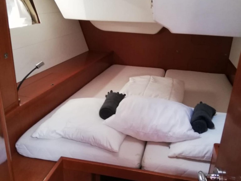 YachtCharter in Bormes-les-Mimosas - Bénéteau Oceanis 48 auf SamBoat