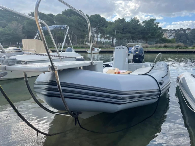 Ein Zodiac Zodiac pro mieten in Cala Galdana